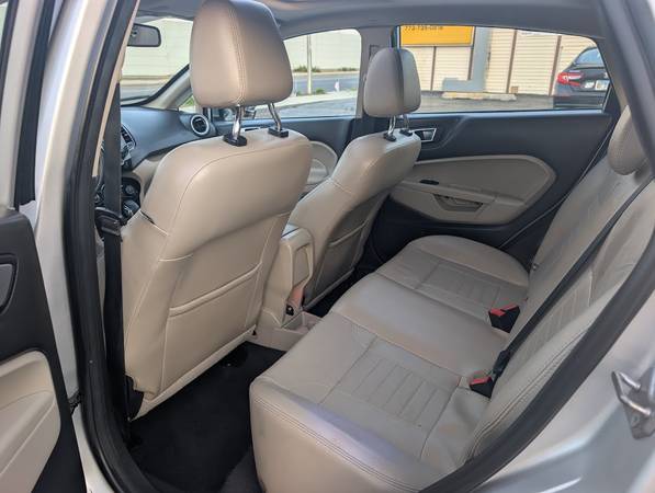 2017 Ford Fiesta Titanium 4dr Sedan Automatic — photo 12