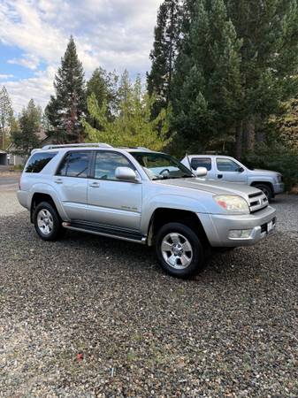 2004 Toyota 4runner SR5 V8 4x2 Automatic — photo 1
