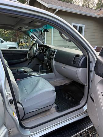 2004 Toyota 4runner SR5 V8 4x2 Automatic — photo 8