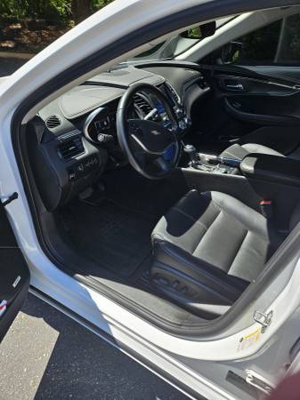2017 Chevrolet Impala LT w 3LT CNG 4dr Sedan Automatic — photo 3