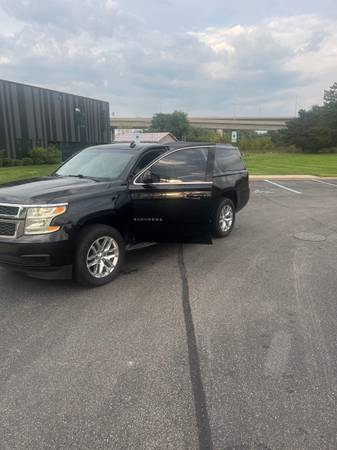 2015 Chevrolet Suburban 1500 LS 4x4 Automatic — photo 1