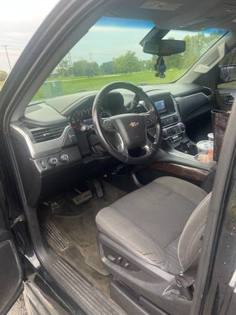 2015 Chevrolet Suburban 1500 LS 4x4 Automatic — photo 6