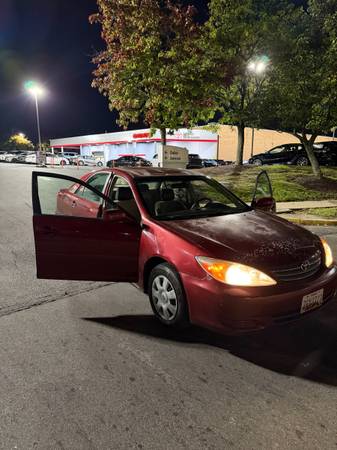 2003 Toyota Camry LE 4dr Sedan Automatic — photo 2