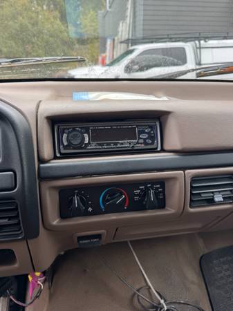 1992 Ford F 250 Base 2dr Standard Cab LB — photo 4