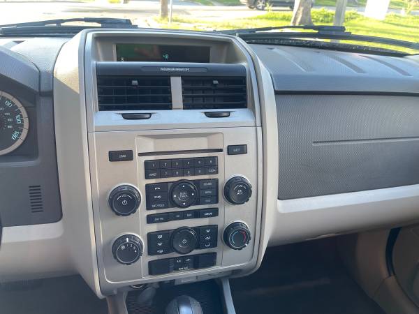 2011 Ford Escape XLT 4dr Front-wheel Drive Automatic — photo 11