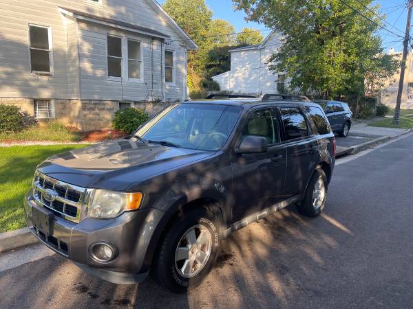 2011 Ford Escape XLT 4dr Front-wheel Drive Automatic — photo 1