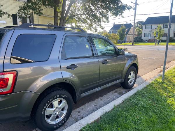 2011 Ford Escape XLT 4dr Front-wheel Drive Automatic — photo 5