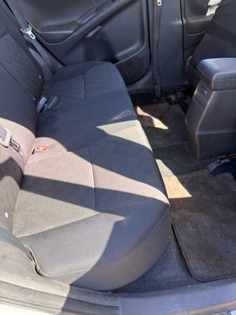 2010 Pontiac Vibe Base — photo 12