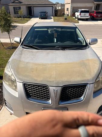 2010 Pontiac Vibe Base — photo 1