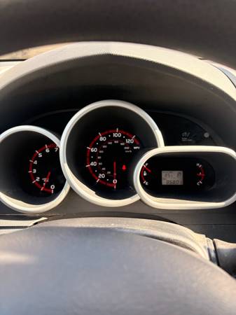 2010 Pontiac Vibe Base — photo 5