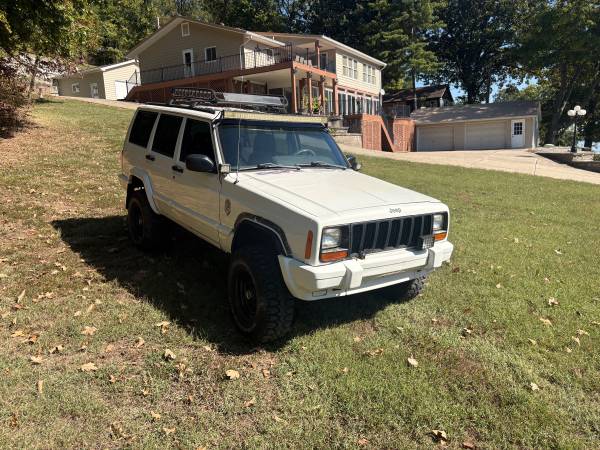1998 Jeep Cherokee SE 2dr SUV — photo 3