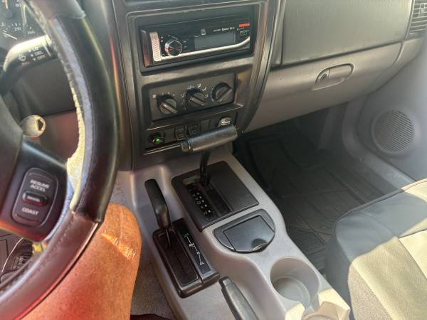 1998 Jeep Cherokee SE 2dr SUV — photo 4