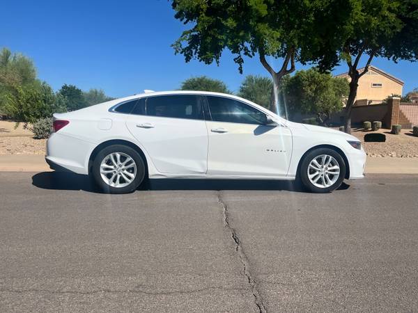 2018 Chevrolet Malibu LT 4dr Sedan Automatic — photo 3