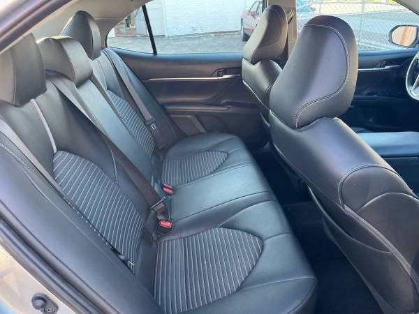2018 Toyota Camry SE — photo 12