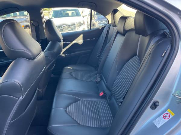 2018 Toyota Camry SE — photo 10