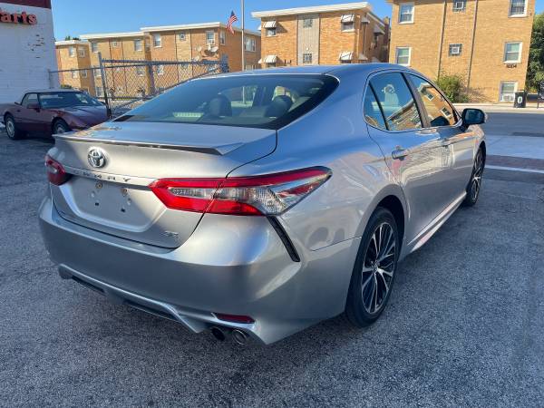 2018 Toyota Camry SE — photo 5