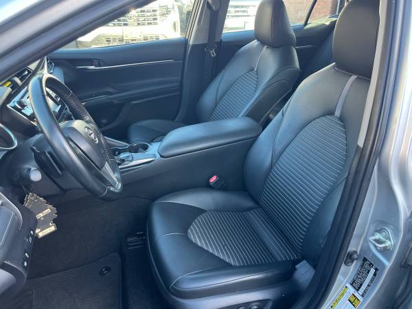2018 Toyota Camry SE — photo 9