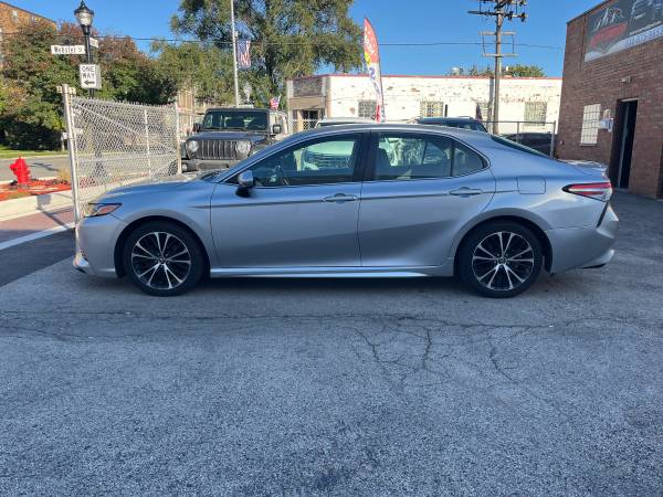 2018 Toyota Camry SE — photo 8
