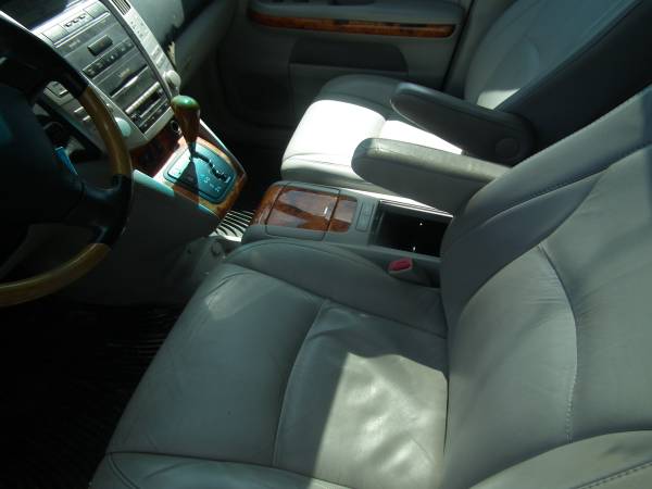 2006 Lexus RX 330 Base All-wheel Drive Automatic — photo 3