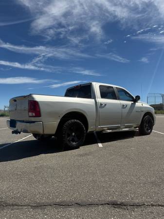 2010 Dodge RAM 2500 ST 4x4 Crew Cab 149 in. WB Automatic — photo 3