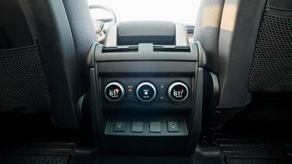 2023 Land Rover Defender X — photo 11