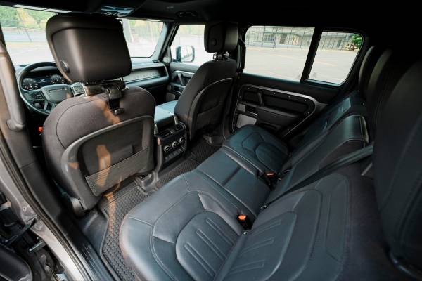 2023 Land Rover Defender X — photo 6