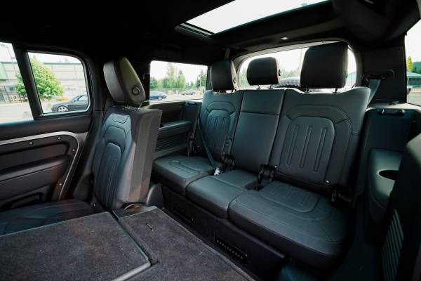 2023 Land Rover Defender X — photo 7