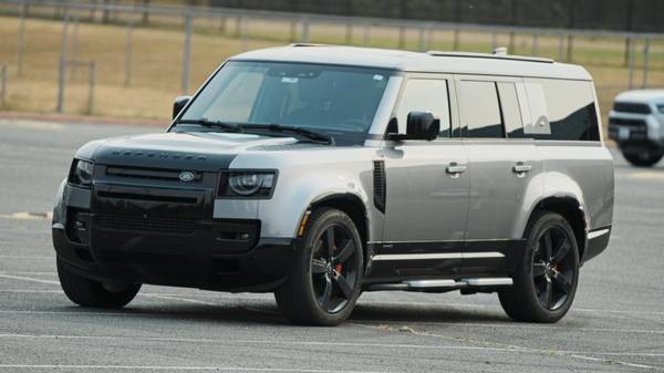 2023 Land Rover Defender X — photo 3
