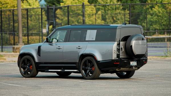 2023 Land Rover Defender X — photo 2