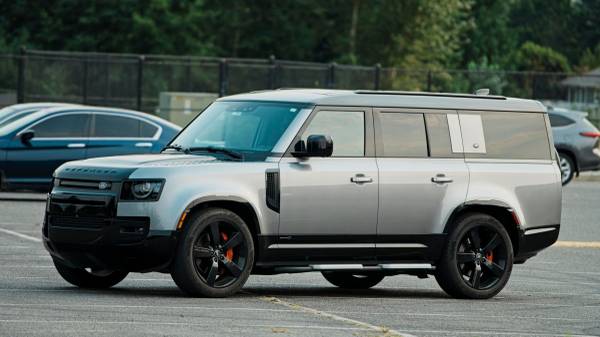 2023 Land Rover Defender X — photo 1