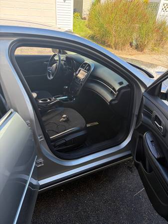 2015 Chevrolet Malibu LS 4dr Sedan Automatic — photo 9