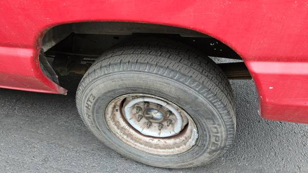 2003 Ford E 350 Super Duty XL Wagon Automatic — photo 10