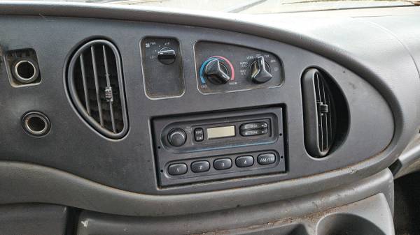 2003 Ford E 350 Super Duty XL Wagon Automatic — photo 9