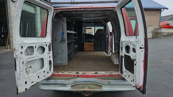 2003 Ford E 350 Super Duty XL Wagon Automatic — photo 5