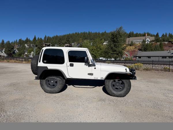 2000 Jeep Wrangler SE 2dr 4x4 Manual — photo 2