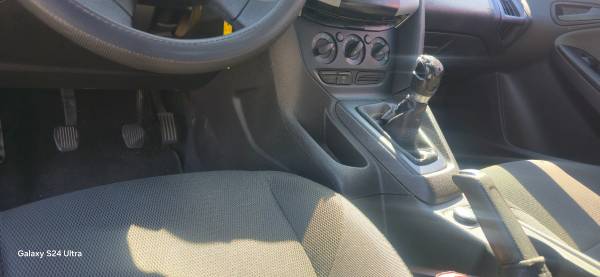 2012 Ford Focus S 4dr Sedan Automatic — photo 4