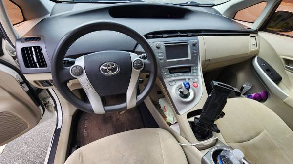 2012 Toyota Prius Two 5dr Hatchback CVT — photo 11