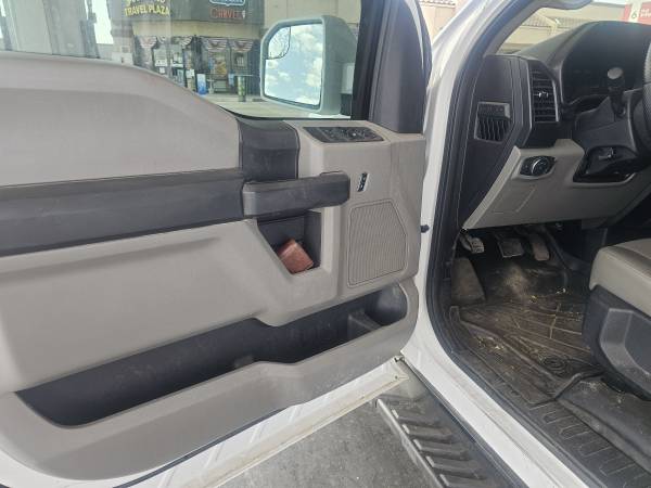 2016 Ford F-150 Platinum — photo 10