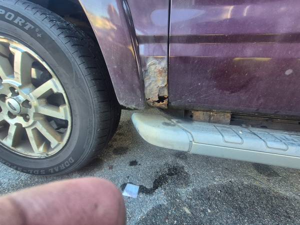 2007 Ford Explorer Sport Trac XLT 4dr 4x4 Automatic — photo 2