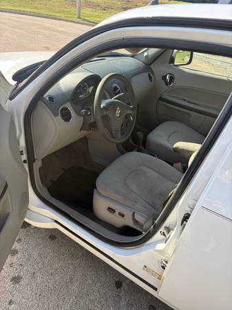 2011 Chevrolet HHR Panel LS Sport Utility Manual — photo 2