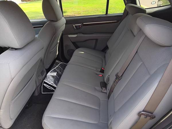 2011 Hyundai Santa FE GLS Front-wheel Drive Manual — photo 2