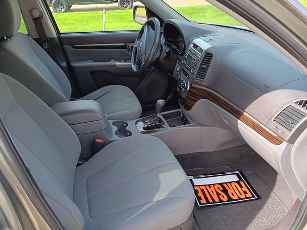 2011 Hyundai Santa FE GLS Front-wheel Drive Manual — photo 4