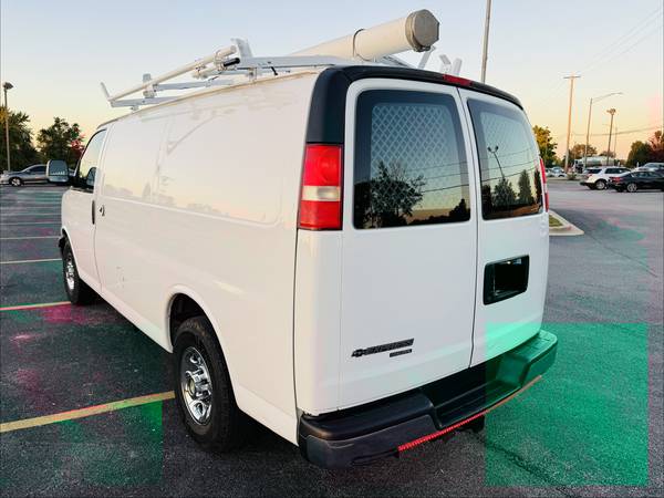 2014 Chevrolet Express 3500 DIESEL Rear-wheel Drive Cargo Van Automatic — photo 3