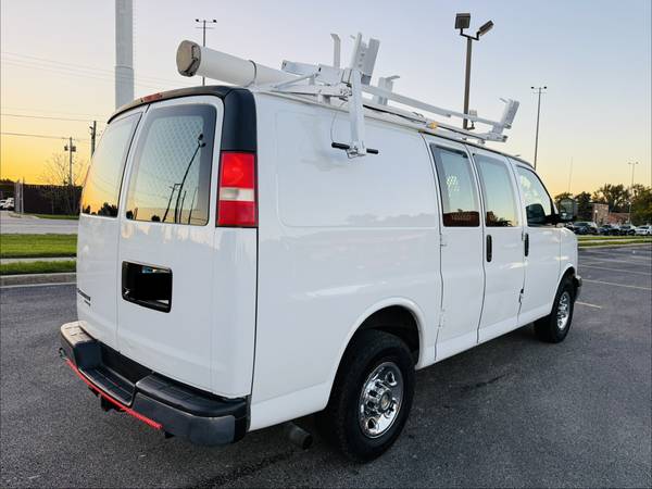 2014 Chevrolet Express 3500 DIESEL Rear-wheel Drive Cargo Van Automatic — photo 5