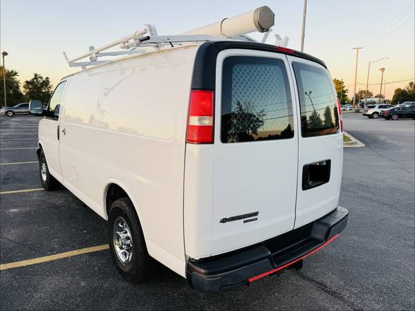 2014 Chevrolet Express 3500 DIESEL Rear-wheel Drive Cargo Van Automatic — photo 4