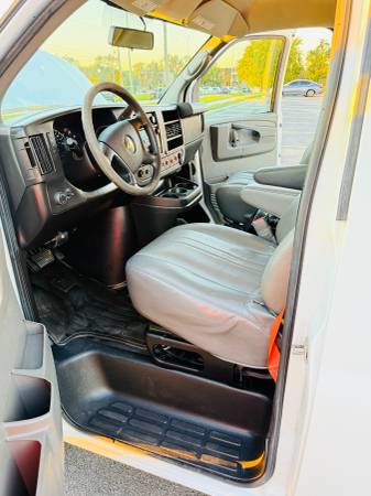 2014 Chevrolet Express 3500 DIESEL Rear-wheel Drive Cargo Van Automatic — photo 9