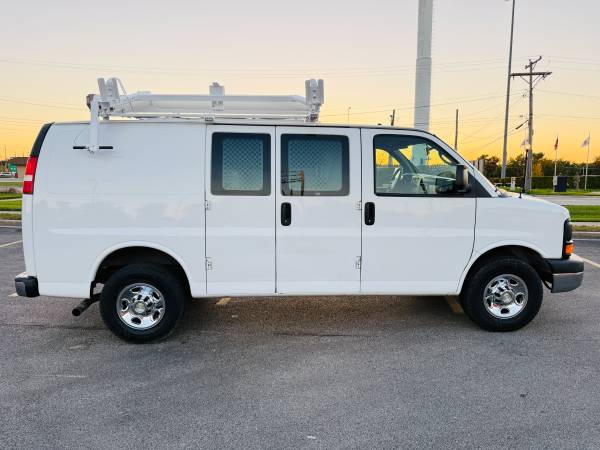 2014 Chevrolet Express 3500 DIESEL Rear-wheel Drive Cargo Van Automatic — photo 5