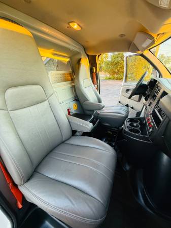 2014 Chevrolet Express 3500 DIESEL Rear-wheel Drive Cargo Van Automatic — photo 12