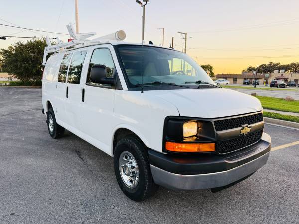 2014 Chevrolet Express 3500 DIESEL Rear-wheel Drive Cargo Van Automatic — photo 6