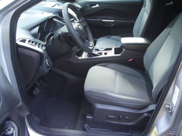 2017 Ford Escape SE — photo 12